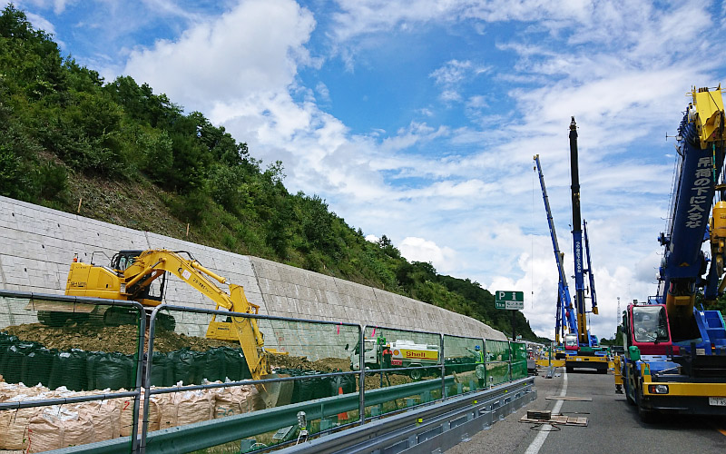 株式会社ノムラ｜東海北陸自動車道　六厩地区のり面災害復旧工事