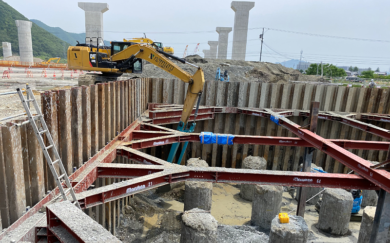 株式会社ノムラ｜東海環状岐阜IC中央本線橋P８橋脚工事