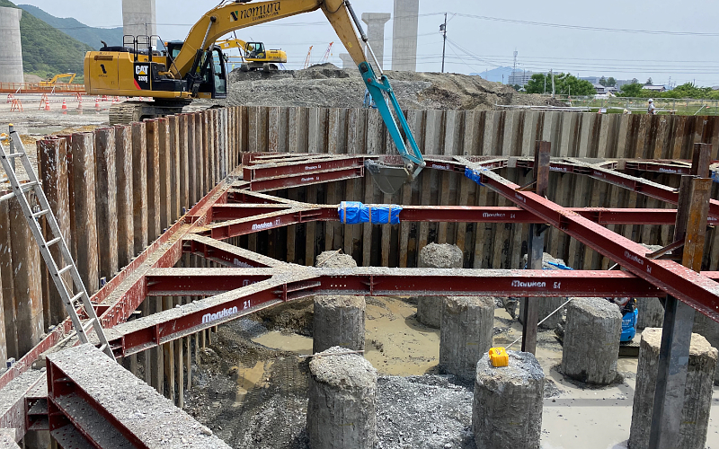 株式会社ノムラ｜東海環状岐阜IC中央本線橋P８橋脚工事